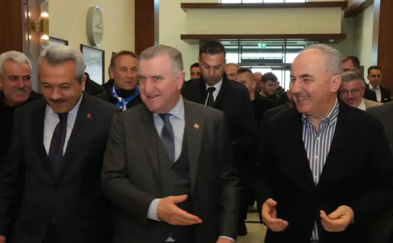 Gençlik ve Spor Bakanı Osman Aşkın Bak Rize’ye Geldi: Rize-Artvin Havalimanı’nda Karşılandı