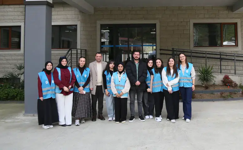 Rize’de Yaşlılar Haftası’nda Anlamlı Buluşma: Gençler Büyükleri Yalnız Bırakmadı