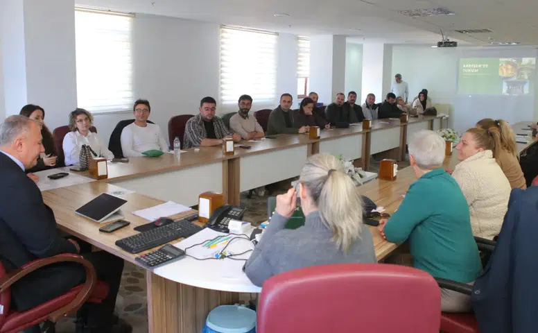 Ardeşen’de turizm sektörü masaya yatırıldı: Riskler ve fırsatlar değerlendirildi