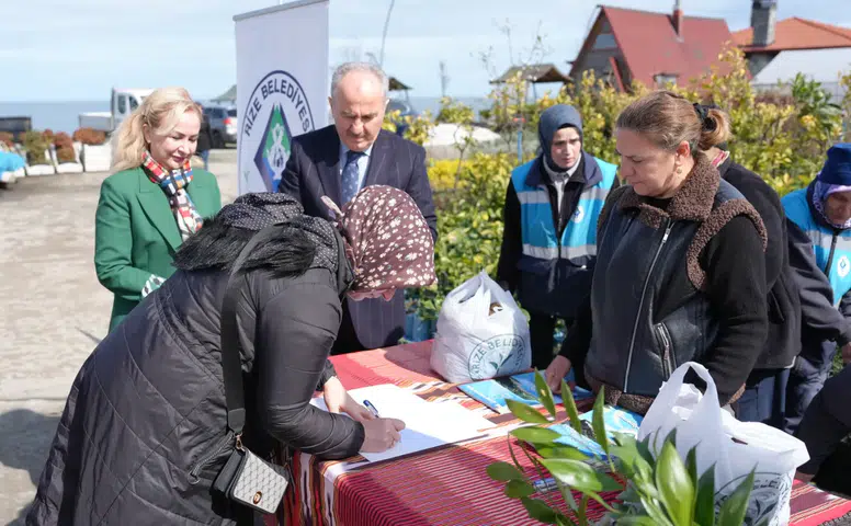 Rize’de Sözleşmeli Tarım Hamlesi: 22 Aileye 2 Bin 200 Zambak Soğanı Desteği