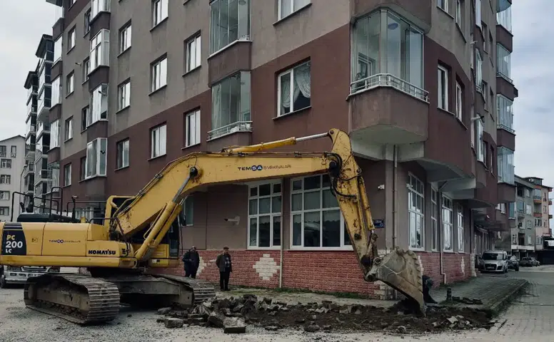 Fındıklı Belediyesi’nden Örnek Uygulama: Sökülen Parke Taşları Vatandaşın Hizmetine Sunuldu