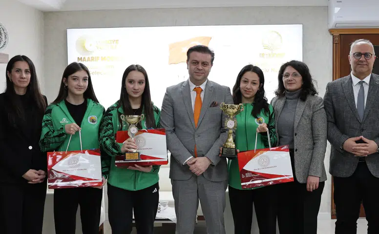 Rize’ye Türkiye İkinciliği Gururu: Fındıklı Şehit Cavit Köroğlu Anadolu Lisesi’nden Büyük Başarı