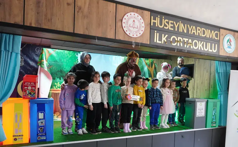 Rize’de Öğrencilere Sıfır Atık Bilinci: Hüseyin Yardımcı Okulu’nda Tiyatro Gösterisi