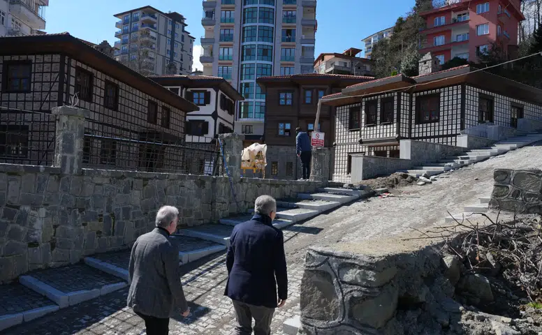 Rize Kültür Sokağı Projesinde Çalışmalar Sürüyor: Başkan Rahmi Metin İncelemelerde Bulundu