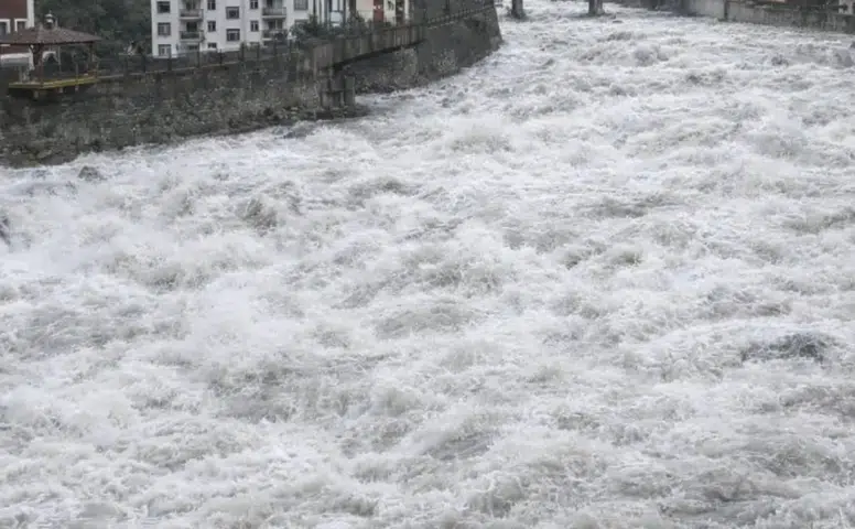 Fırtına Deresi Beyaza Büründü: Çamlıhemşin’de Doğanın Gücü Göz Kamaştırdı