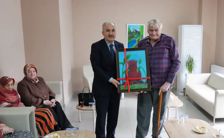 Başkan Rahmi Metin’den Huzurevi Ziyareti: Yaşlılar Haftası’nda Duygu Dolu Anlar