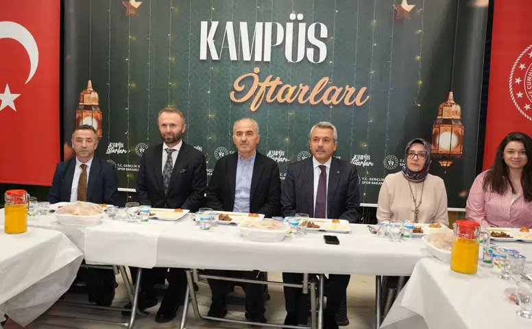 Rize’de Kampüs İftarı: RTEÜ’de Öğrenciler Ramazan Sofrasında Buluştu