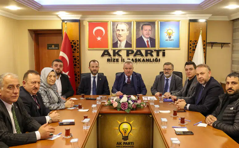AK Parti Rize İl Başkanlığı’nda Geniş Katılımlı İstişare Toplantısı