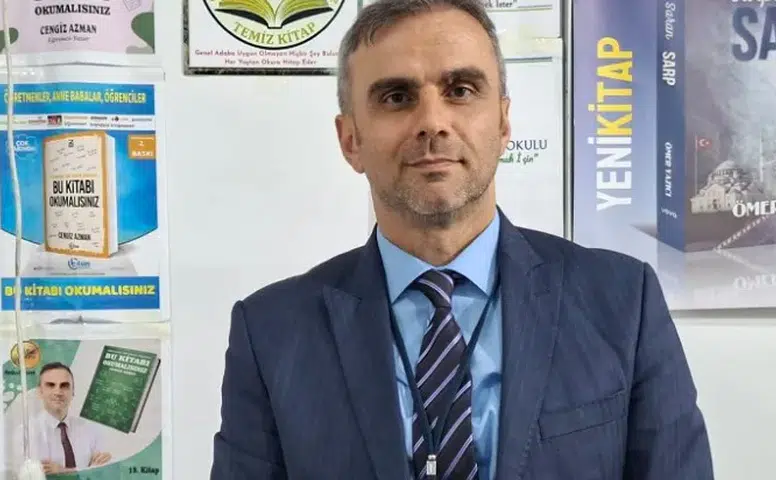 Eğitimci-Yazar Cengiz Azman Rize Kitap Fuarı’nda Okurlarıyla Buluştu