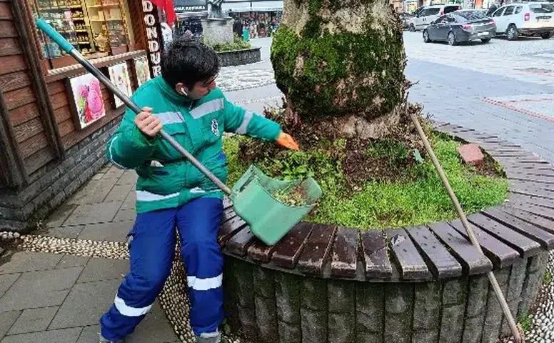 Rize'de Yaz Ayları İle Artan İzmarit Kirliliği, Temizlik Çalışmalarını Zorlaştırıyor