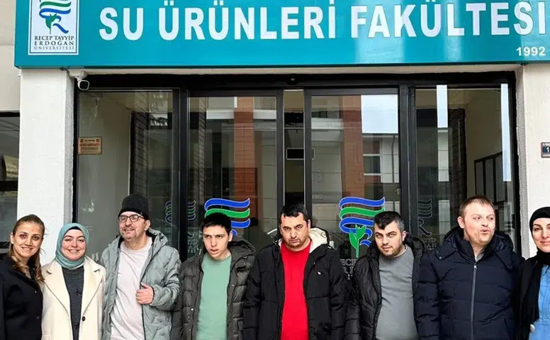 Rize'de özel bireyler, üniversite öğrencileriyle su ürünlerini inceledi