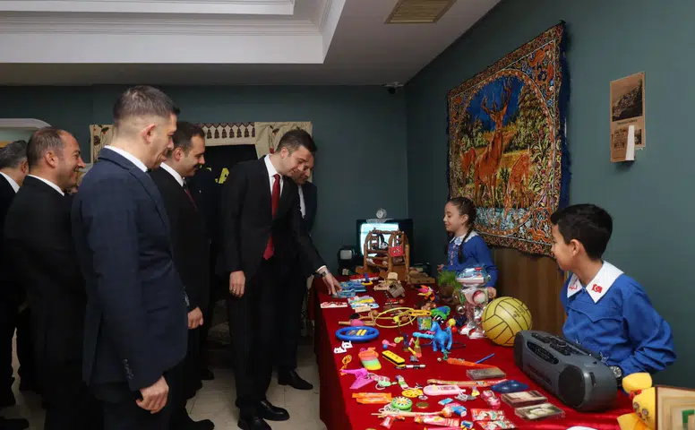 Çayeli’nde 23 Nisan Coşkusu: Miniklerden Renkli Gösteriler