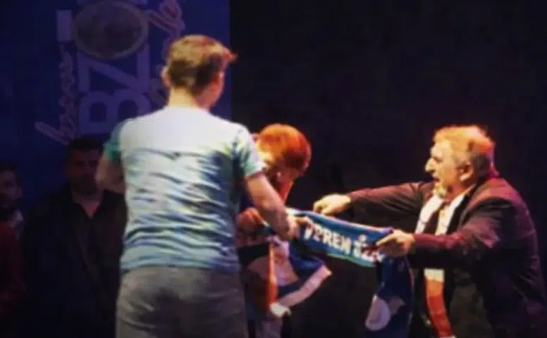 İsmail Türüt’ün Atkı Tepkisi Tartışma Yarattı