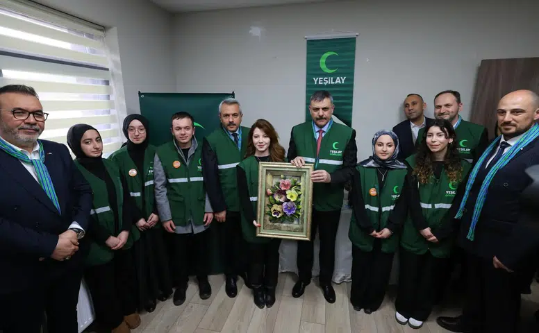 Genç Yeşilay’dan Anlamlı Sergi: Emek ve Sanat Takdir Topladı