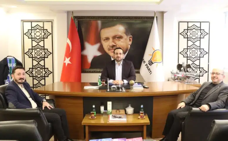 AK Parti Rize’de İlçe Başkanları Buluştu: Burak Ak, Abdullatif Kömrücü’yü Ağırladı