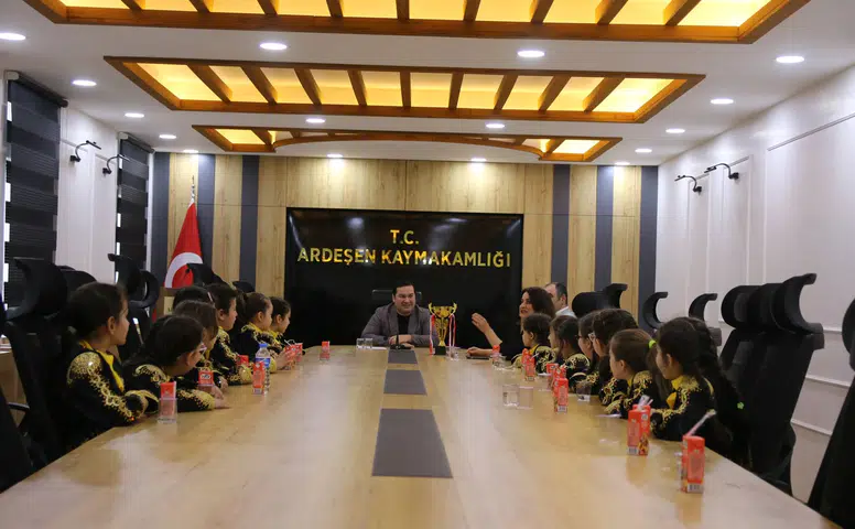 Ardeşen'den Türkiye Halk Oyunları'nda Şampiyonlukla Gurur Duyuldu