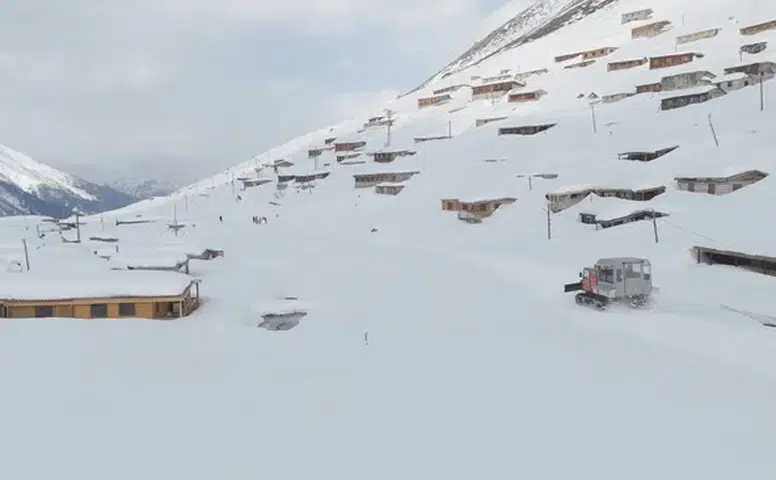Rize’de Nisan Şoku: Yaylada Kar 2 Metreye Ulaştı