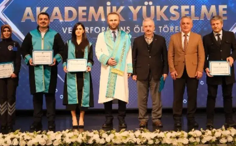 Recep Tayyip Erdoğan Üniversitesi’nde Akademik Yükselme ve Performans Ödül Töreni Düzenlendi