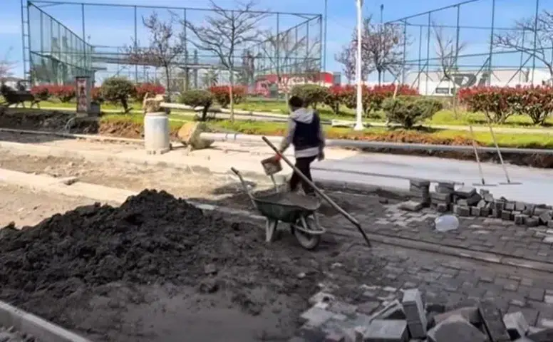 Ardeşen Nazmi Alçın Caddesi’nde Çalışmalar Hız Kesmeden Sürüyor