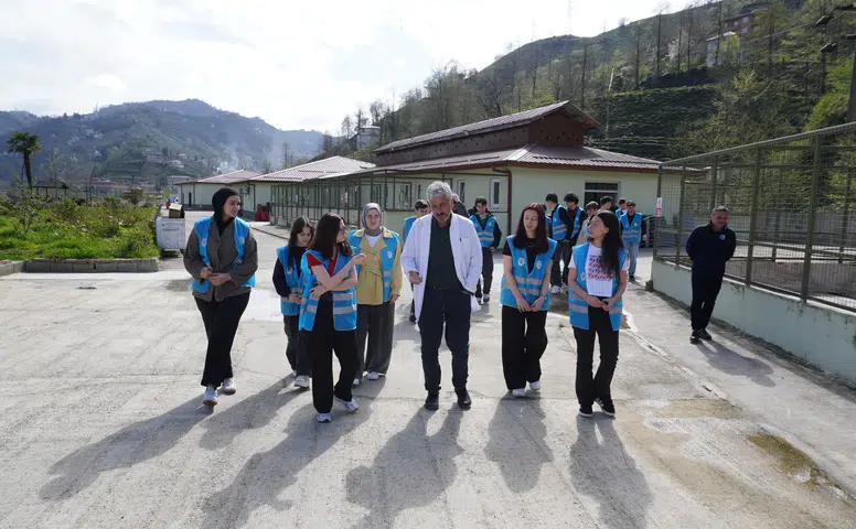 RİBEGEM Gönüllülerinden Sahipsiz Hayvanlar Merkezi’ne Anlamlı Ziyaret