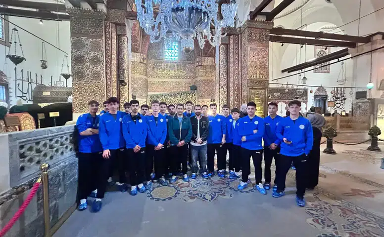 Ardeşen Anadolu İmam Hatip Lisesi'nden Tarihi Başarı: Karadeniz Şampiyonu Oldular!