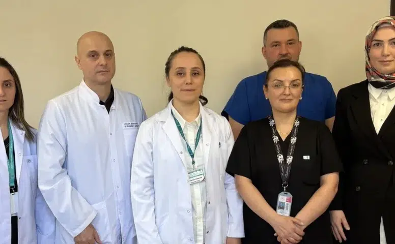 13 Yaşındaki Diyaliz Hastası Melek'e Hastanede Eğitim Desteği Sağlanıyor