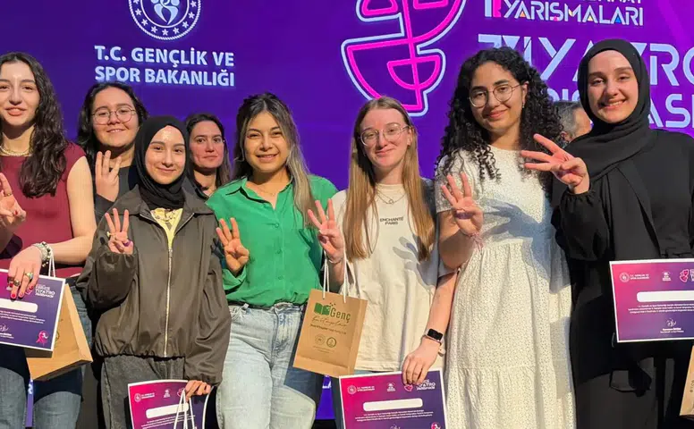 Rize TOBB Fen Lisesi Öğrencileri Tiyatro Yarışmasında İl Üçüncüsü Oldu