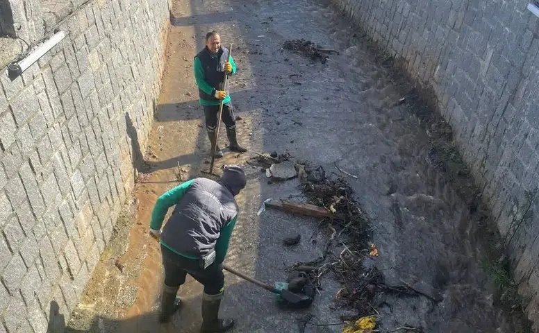 İyidere’de Dere Temizliği ve İlaçlama Çalışmaları Aralıksız Sürüyor