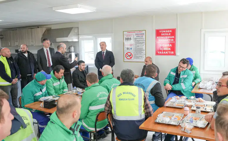 Rize Belediye Başkanı Rahmi Metin Temizlik İşleri Personeliyle Buluştu