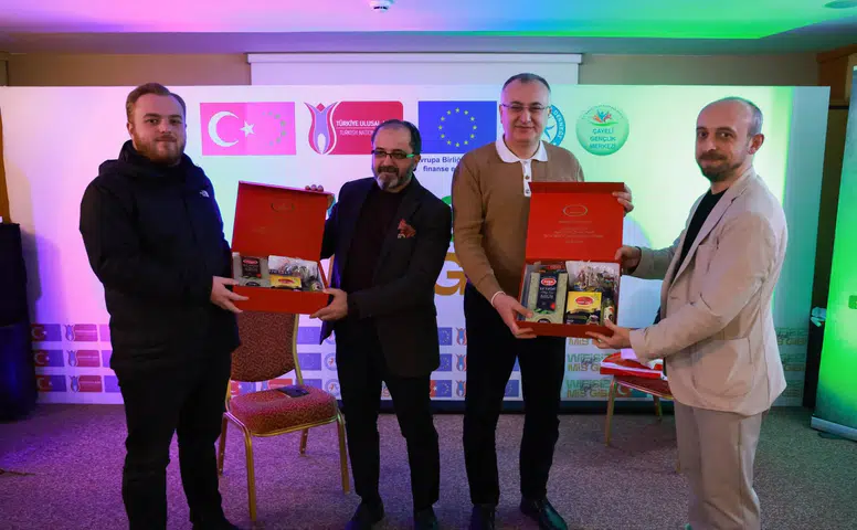 RTEÜ’de Sosyal Medya Bağımlılığı Paneli: Gençlerle Verimli Buluşma