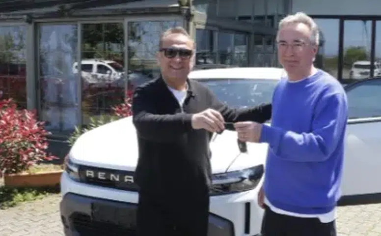 Pazarspor'dan Örnek Davranış: Piyangoda Kazandığı Aracı Takıma Hediye Etti!