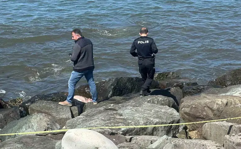 Rize'de Deniz Kenarında Erkek Cesedi Bulundu!