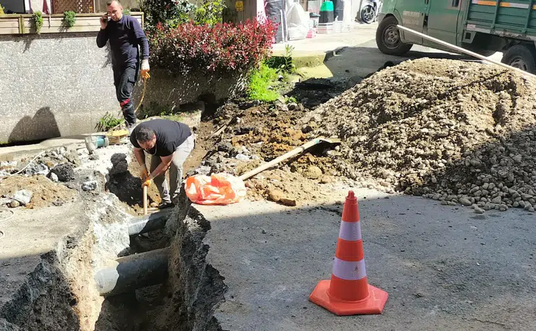 Güneysu’da Altyapı ve Üstyapı Çalışmaları Hız Kesmeden Devam Ediyor