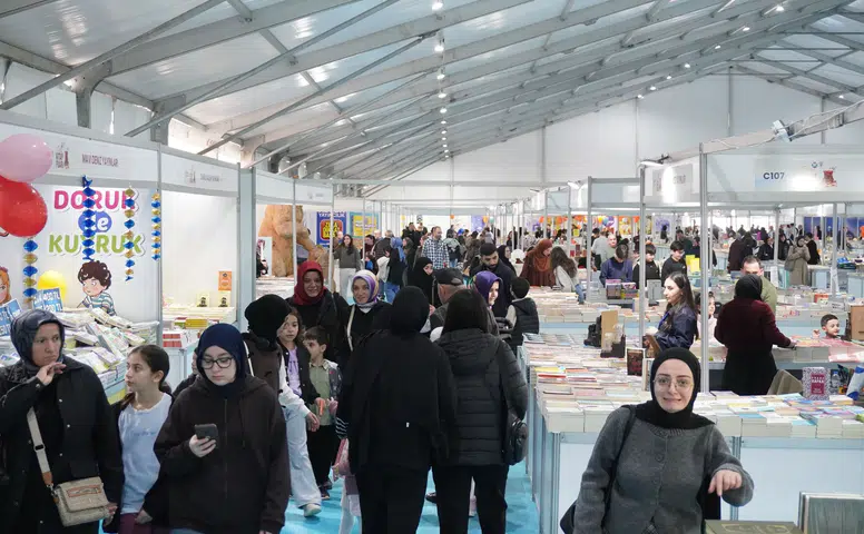 3. Rize Kitap Fuarı Kitapseverleri Ağırlamaya Devam Ediyor