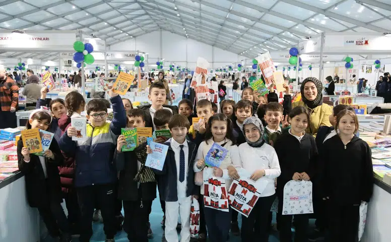 Rize Kitap Fuarı'nda Dördüncü Gün Heyecanı: Öğrencilerden Büyük İlgi!