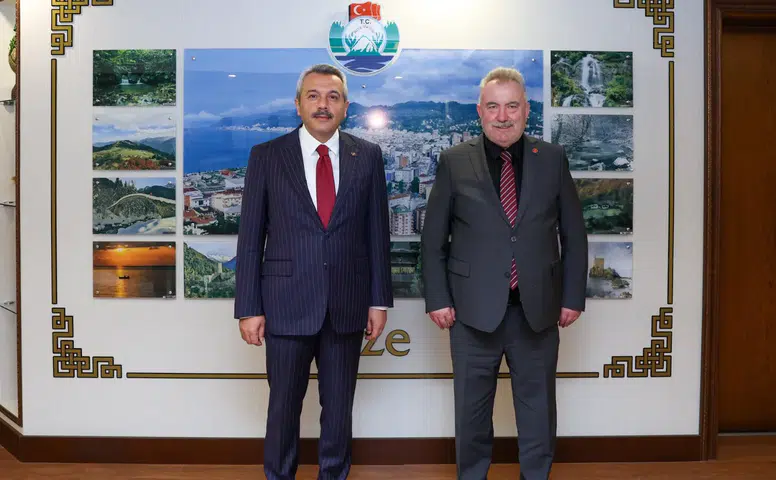 Rize’de Yoğun Ziyaret Trafiği: Vali İhsan Selim Baydaş Konuklarını Ağırladı