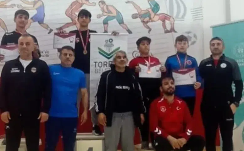 Rizeli Güreşçiler Türkiye Finalleri’nden Madalyalarla Döndü