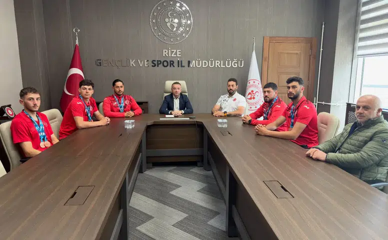 Rize’nin Gururu Milli Raftingcilerden Anlamlı Ziyaret