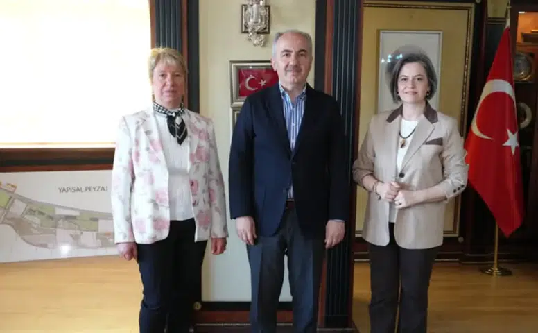 Rize’de Tarihi Çeşme Projesi Başkan Rahmi Metin’e Sunuldu