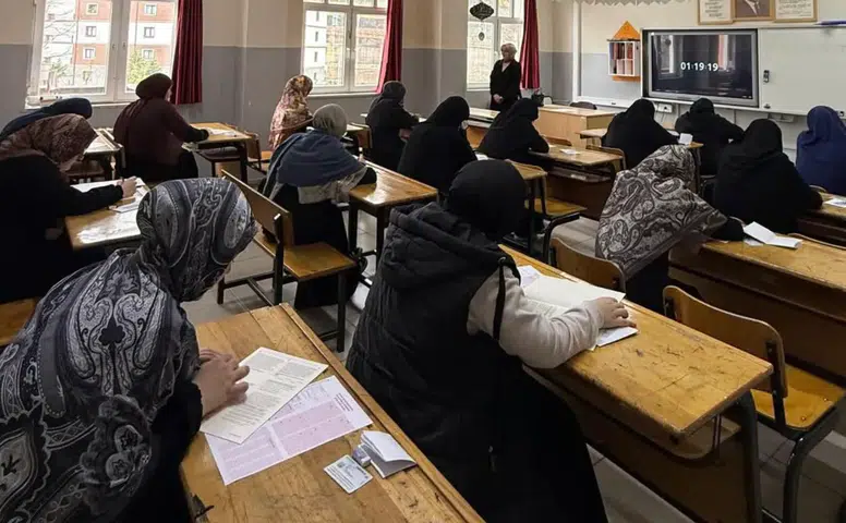 Rize’de Umre Ödüllü Gençlik Bilgi Yarışması Yoğun Katılımla Gerçekleştirildi