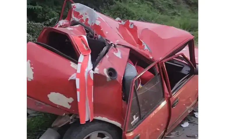 Çayeli’nde otomobil ile TIR çarpıştı: 1’i ağır 2 yaralı