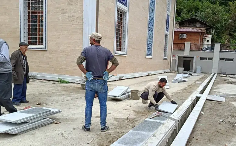 İkizdere Merkez Camii Çevre Düzenlemesiyle Yeni Görünümüne Kavuşuyor