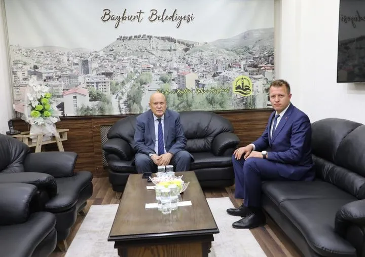 TÜGVA Bayburt İl Temsilcisi Gökhan Ayhan, Bayburt Belediye Başkanı Hükmü Pekmezci