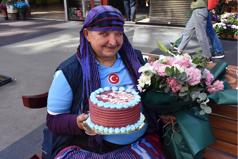 Trabzonspor Kulübü, bordo-mavili taraftar Münevver Taflan