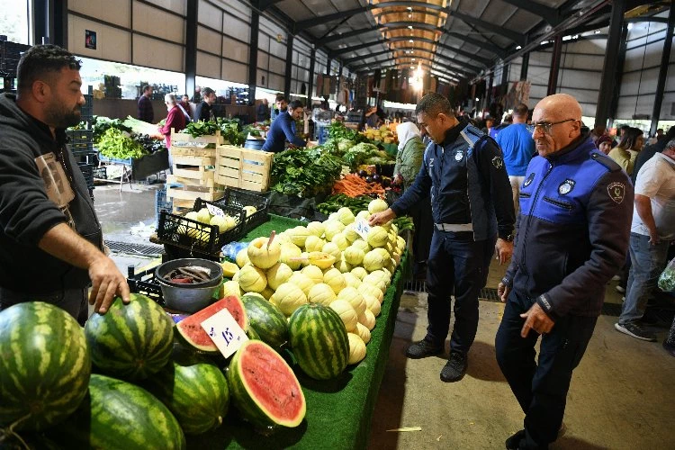 Çayırova Zabıtası pazarlarda sıkı denetimde