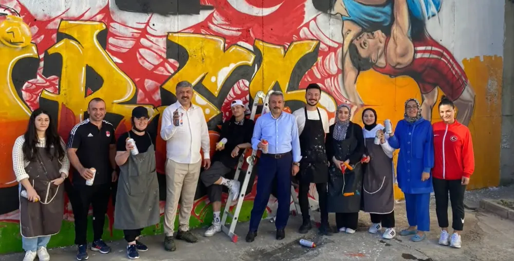 Rize Valisi Baydaş Gençlerle Grafiti Yaptı