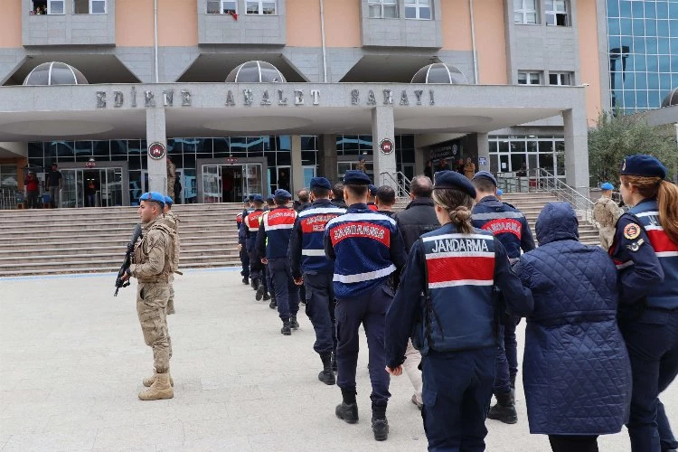 Yasa dışı yollarla Yunanistan