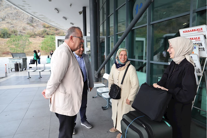 Amasya Üniversitesi Rektörü Turabi, öğrencileri otogarda karşıladı