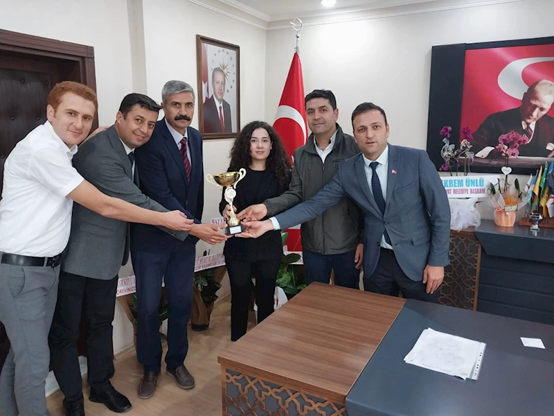 Bayat Kaymakamı Seher Söyler, şampiyon voleybolcuları kabul etti