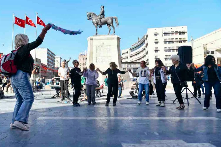 Başkent sokaklarında 100. yıl coşkusu